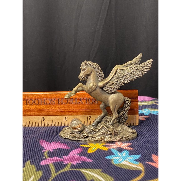 Pewter Pegasus Myth/ Magic Figurine “The Defender of the Crystal” by A G Slocomb - Picture 9 of 12